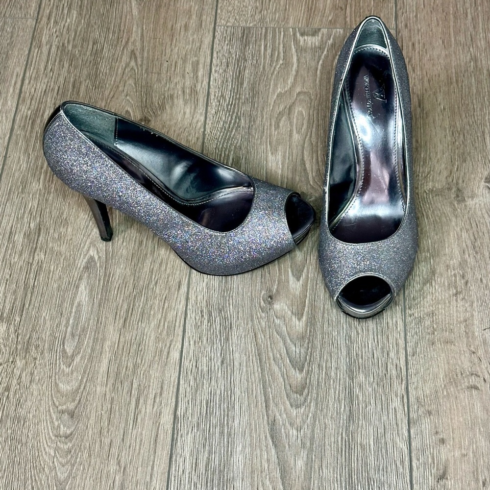 Women’s size 9 heels